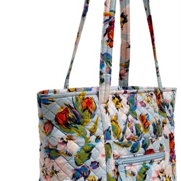 Christmas Gift Vera fan
Springtime Floral 
VeraBradley 
6slip pocket
Zipclosure. - Picture 3 of 4